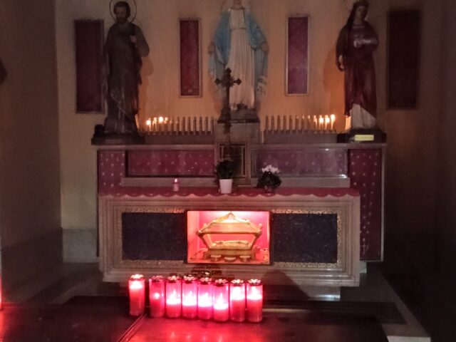 Statue di San Giuseppe, Santa Lucia e la Madonna