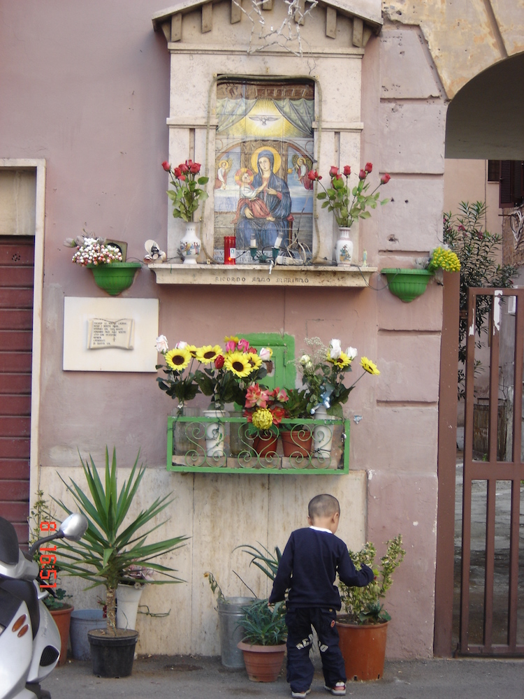 Edicola sacra della Madonna del Divino Amore