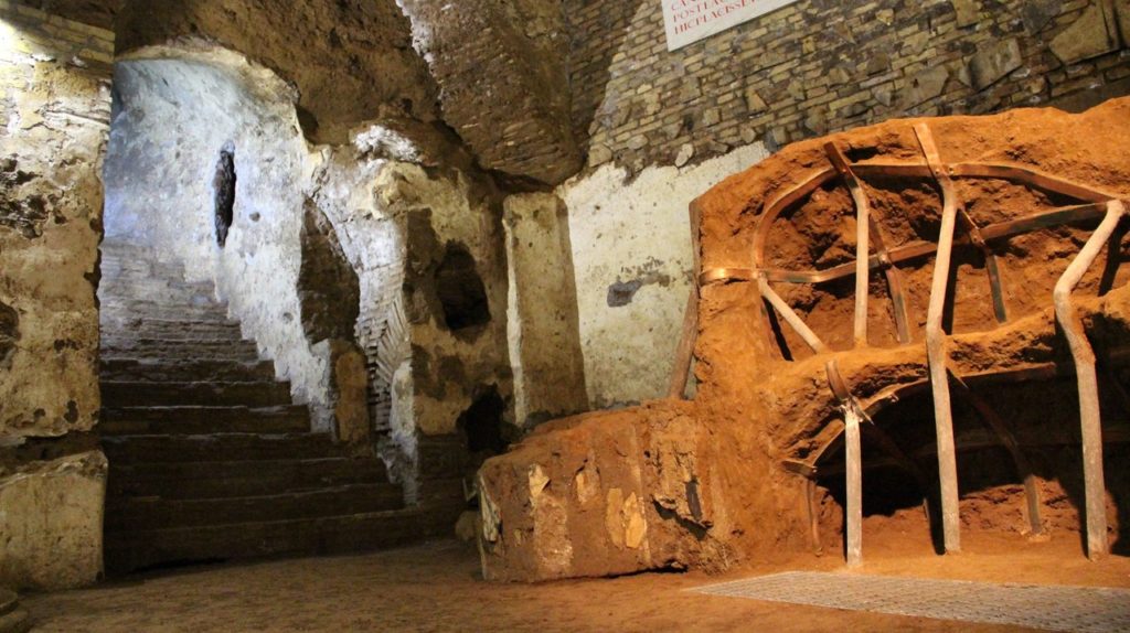 Interno delle Catacombe dei SS. Marcellino e Pietro con l'area della sepoltura dei santi