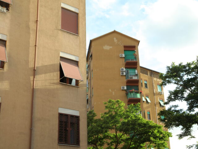 Edificio in linea e a stella